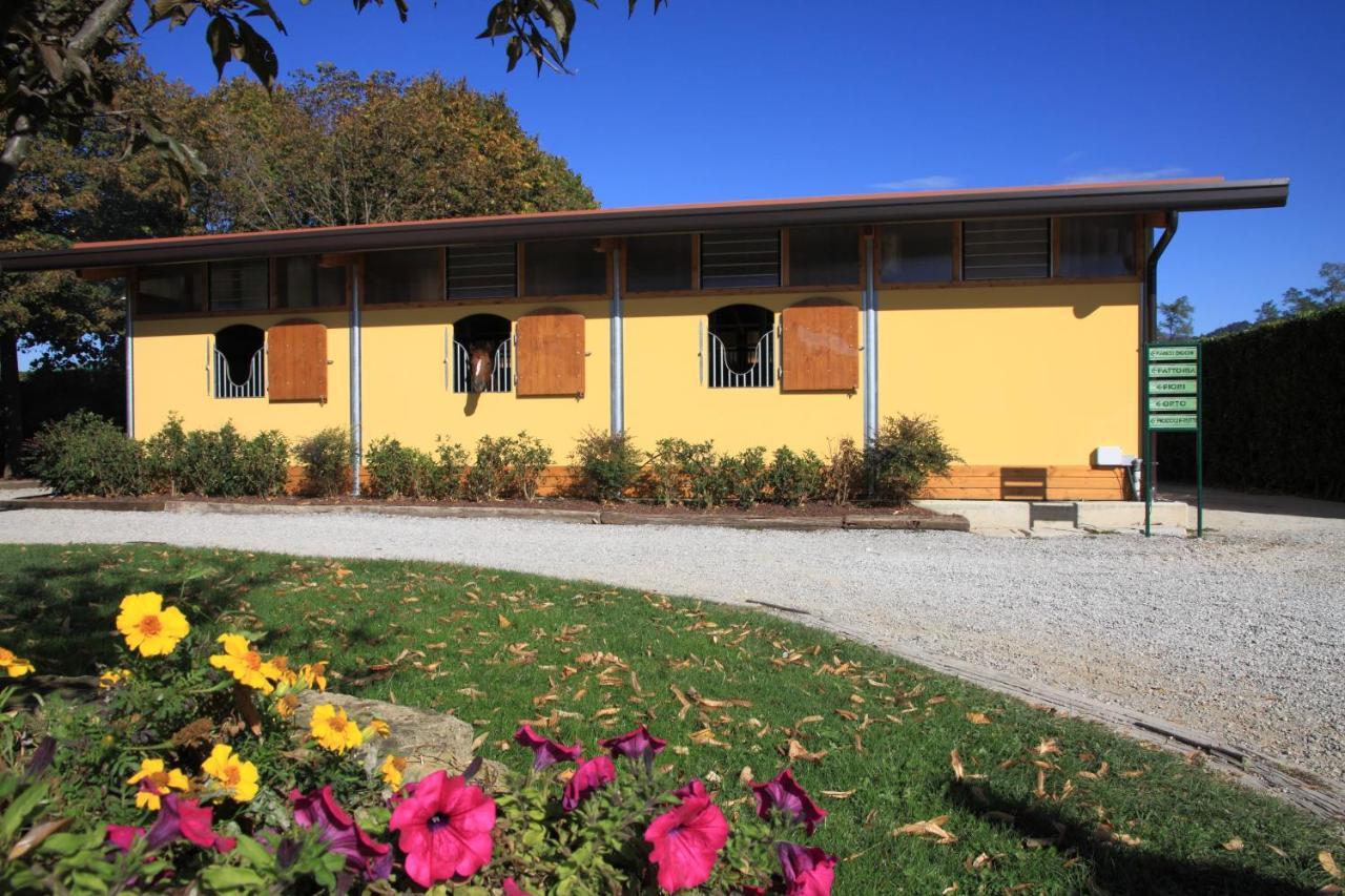 Agriturismo Monsereno Horses Imbersago Eksteriør bilde